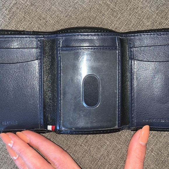 Tommy Hilfiger / Men’s Wallet - Picture 4 of 8